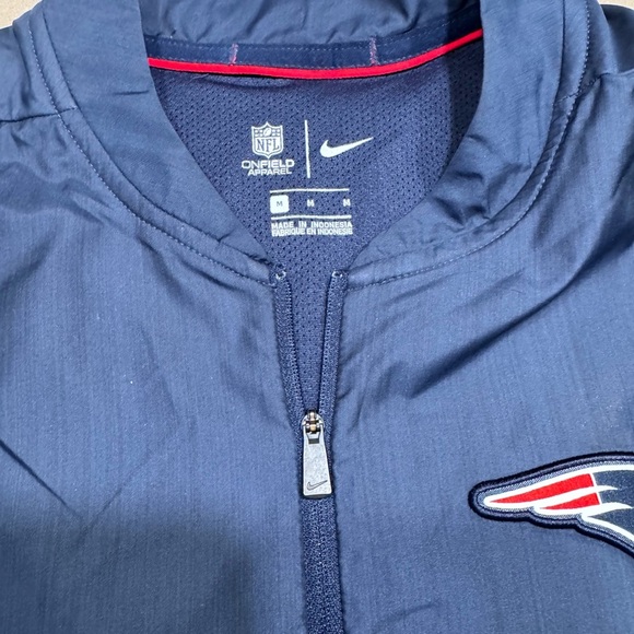 Nike NFL New England Patriots Onfield Apparel Navy Windbreaker - Picture 4 of 10